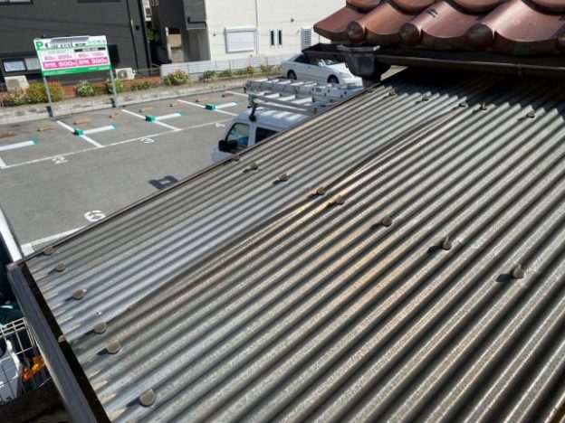 稲美町の老朽化したテラス屋根